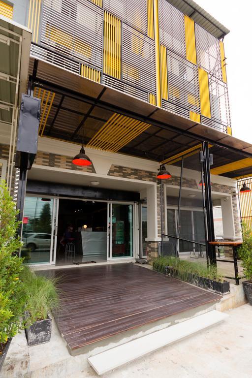 קראבי Oyes Hostel מראה חיצוני תמונה
