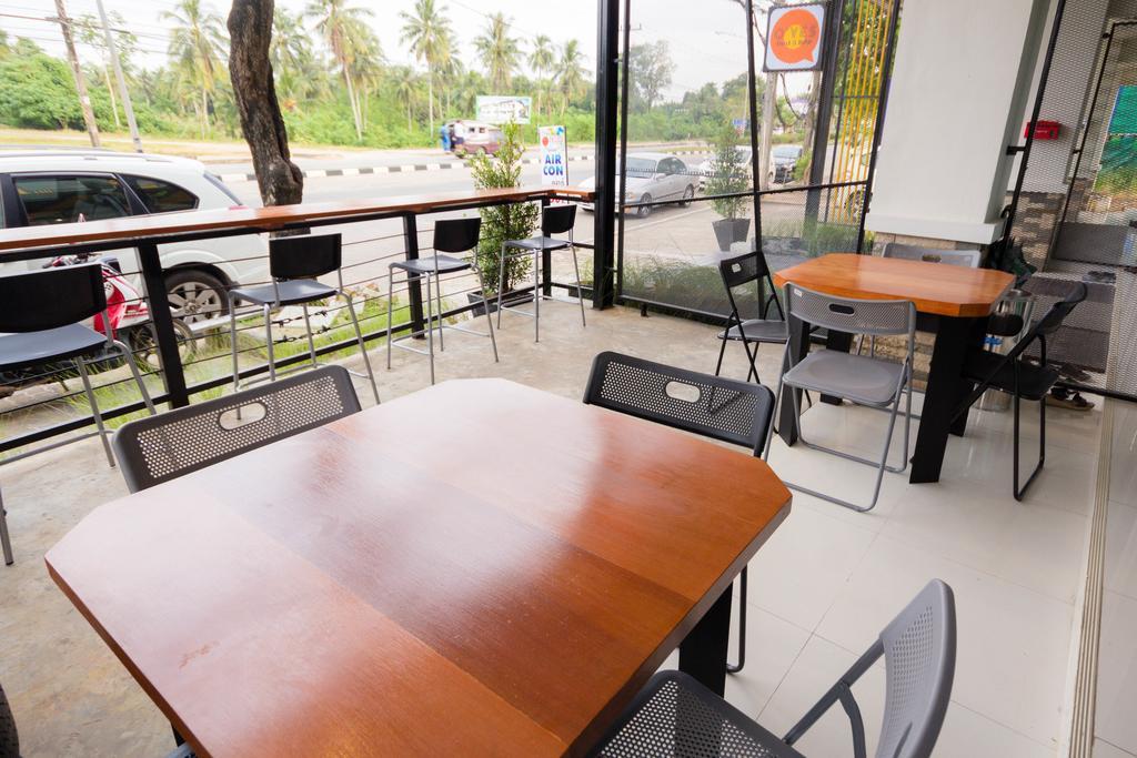 קראבי Oyes Hostel מראה חיצוני תמונה