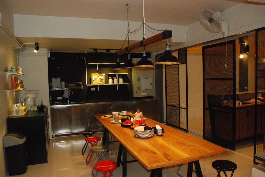 קראבי Oyes Hostel מראה חיצוני תמונה