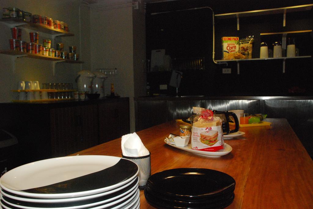 קראבי Oyes Hostel מראה חיצוני תמונה