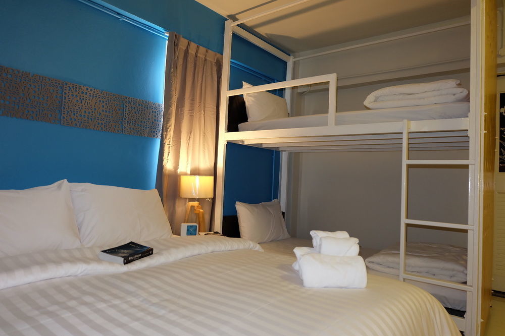 קראבי Oyes Hostel מראה חיצוני תמונה