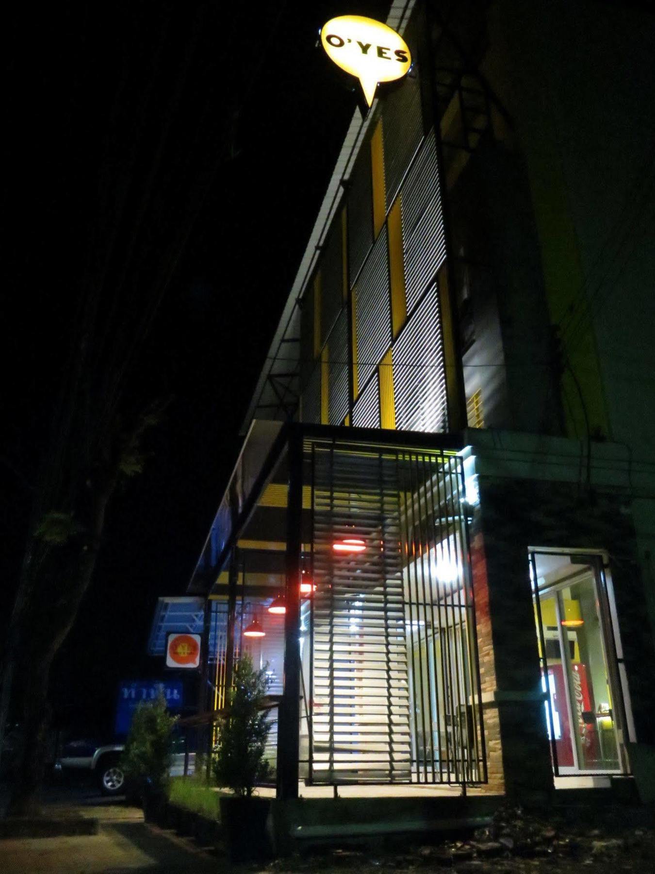 קראבי Oyes Hostel מראה חיצוני תמונה
