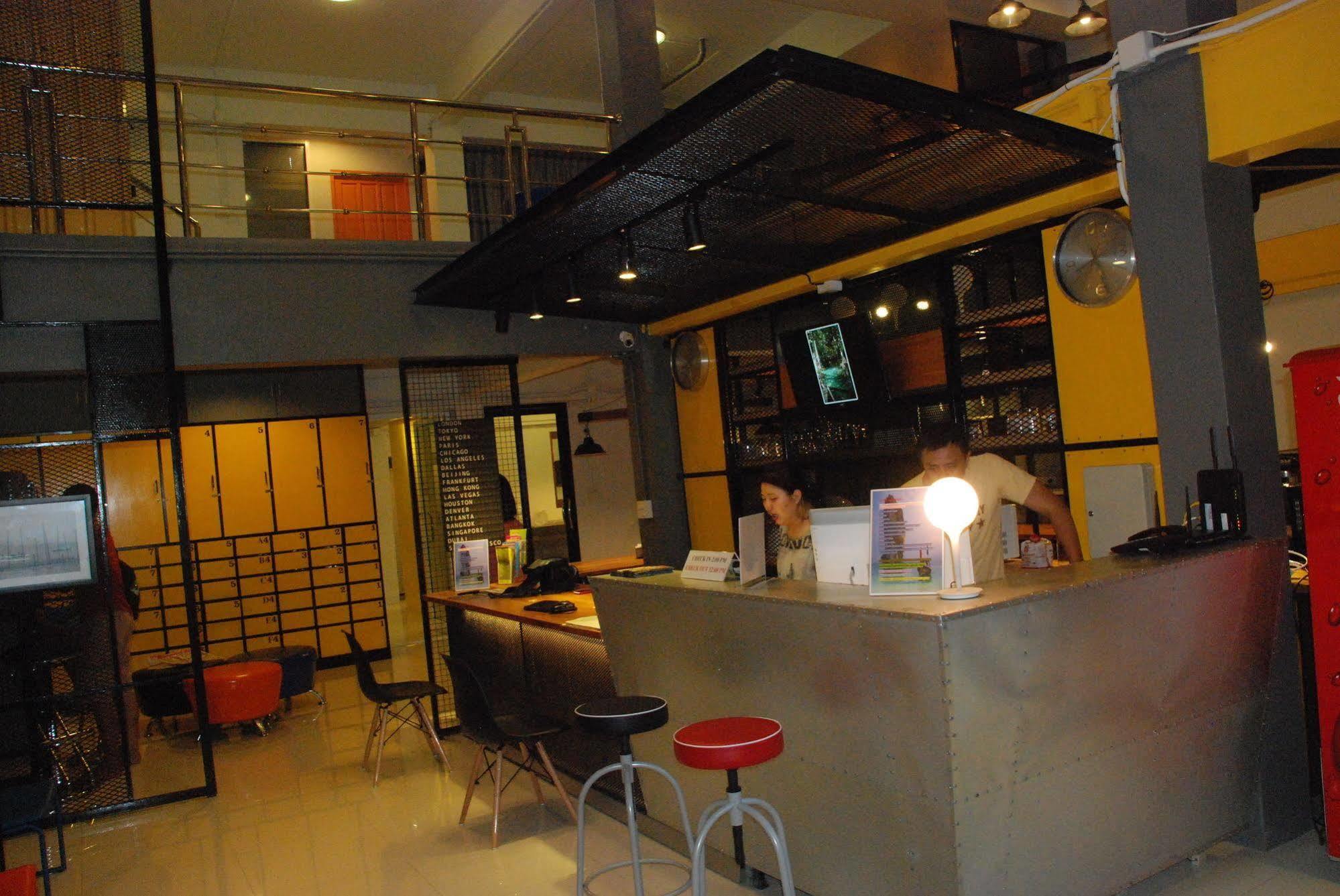 קראבי Oyes Hostel מראה חיצוני תמונה