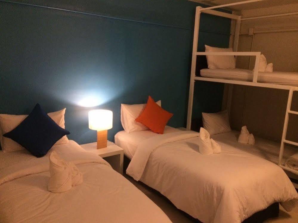 קראבי Oyes Hostel מראה חיצוני תמונה