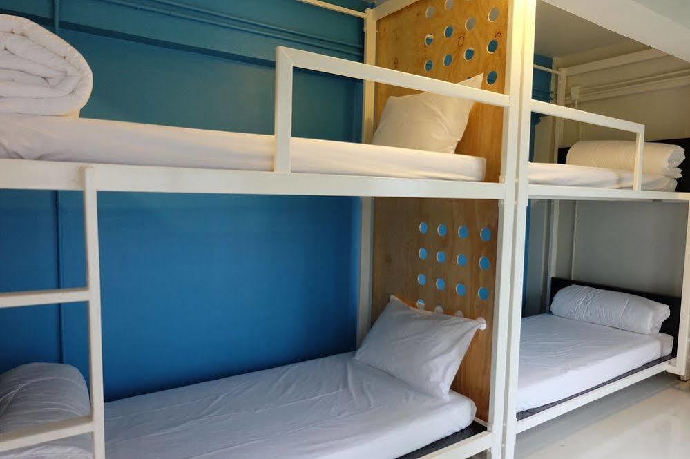 קראבי Oyes Hostel מראה חיצוני תמונה