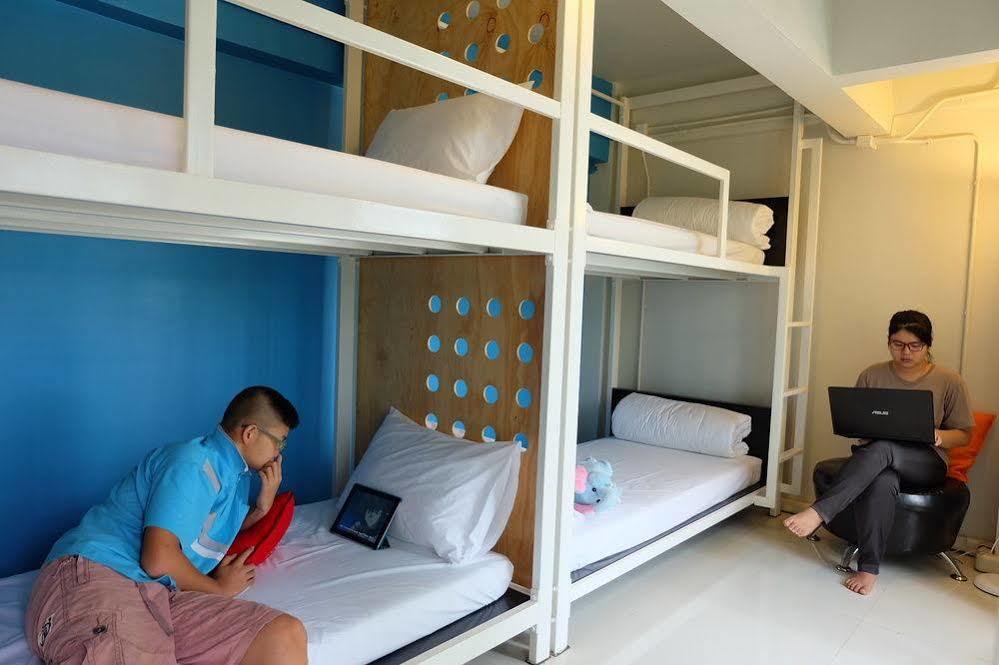 קראבי Oyes Hostel מראה חיצוני תמונה