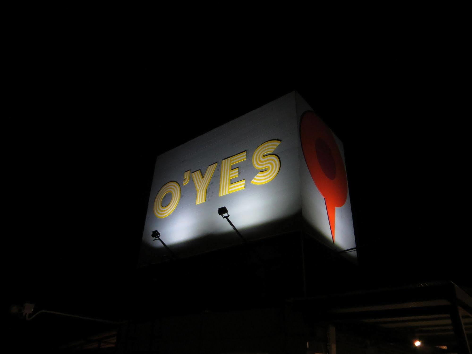 קראבי Oyes Hostel מראה חיצוני תמונה