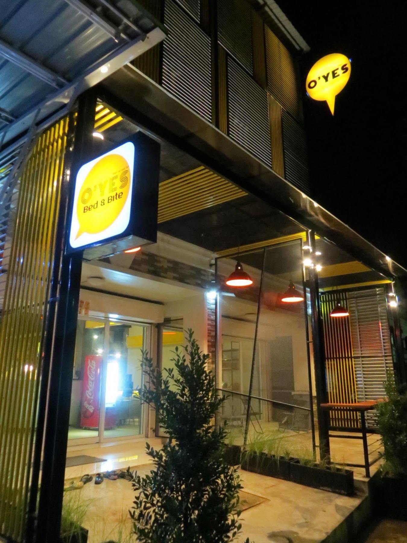 קראבי Oyes Hostel מראה חיצוני תמונה