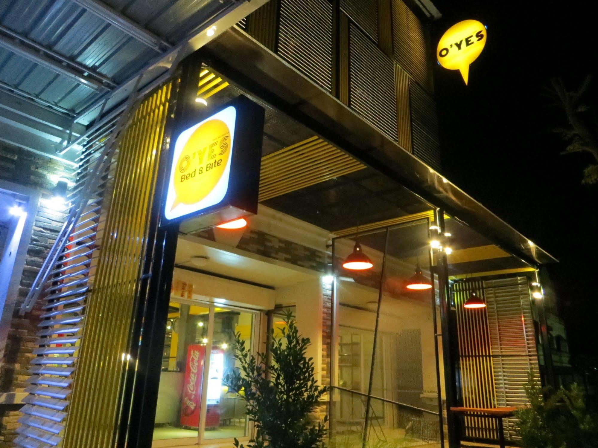 קראבי Oyes Hostel מראה חיצוני תמונה