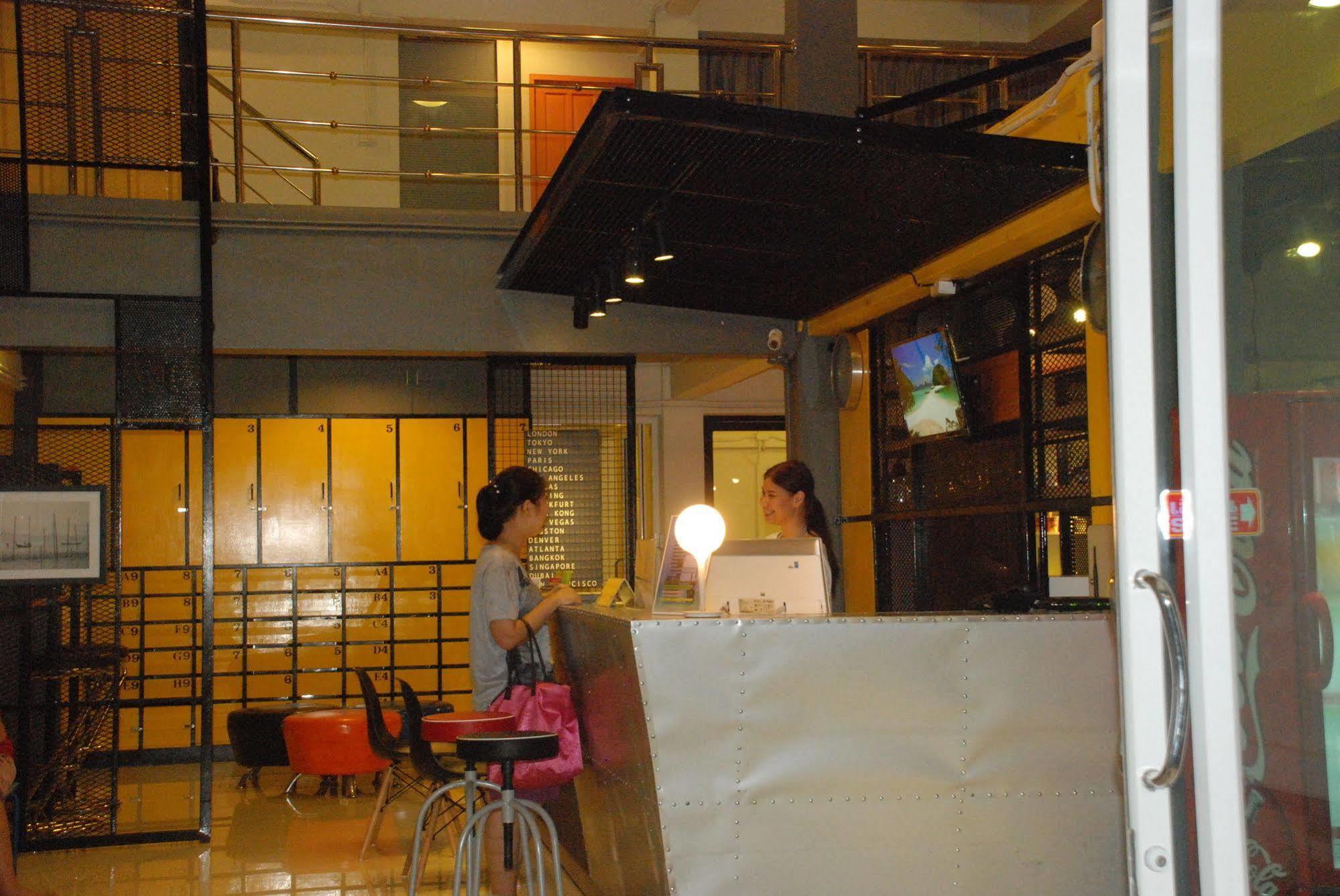 קראבי Oyes Hostel מראה חיצוני תמונה