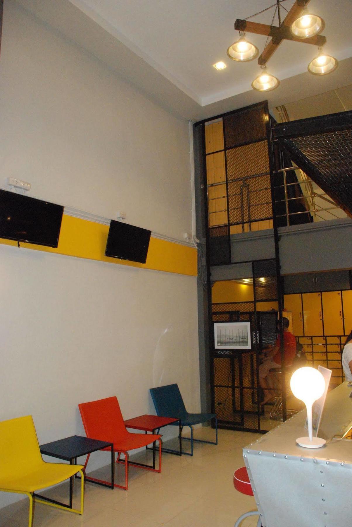 קראבי Oyes Hostel מראה חיצוני תמונה