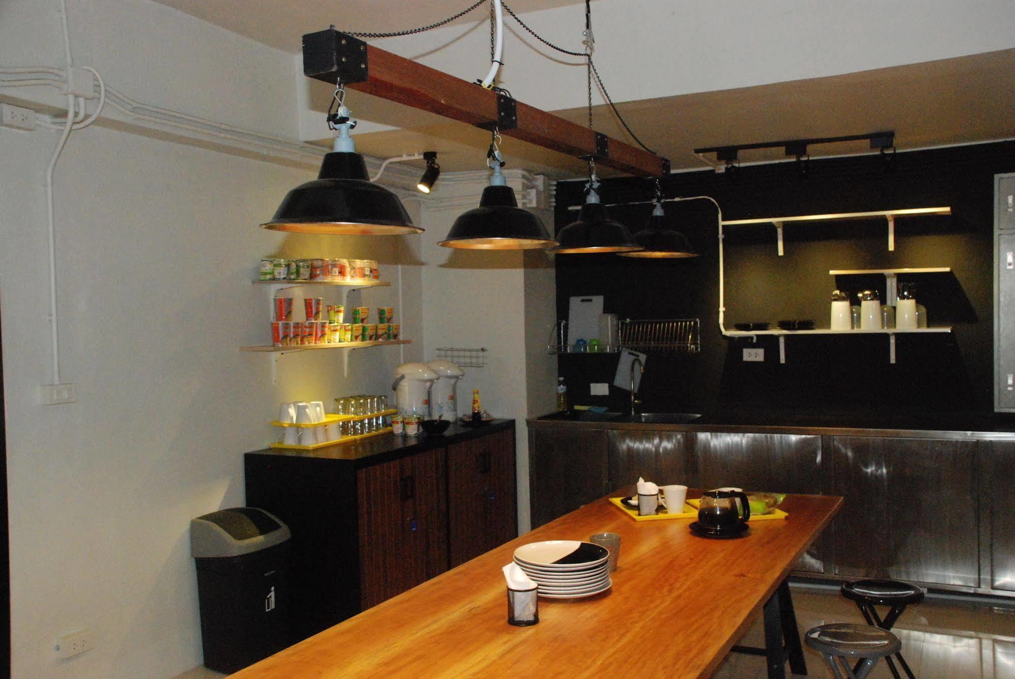 קראבי Oyes Hostel מראה חיצוני תמונה