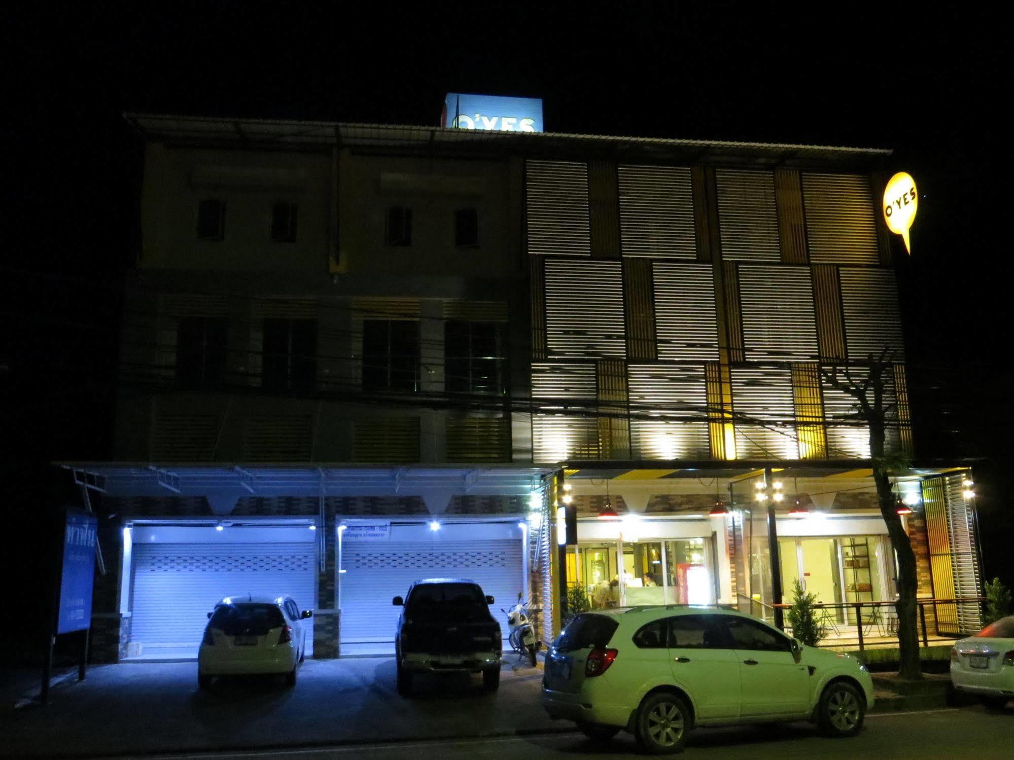 קראבי Oyes Hostel מראה חיצוני תמונה