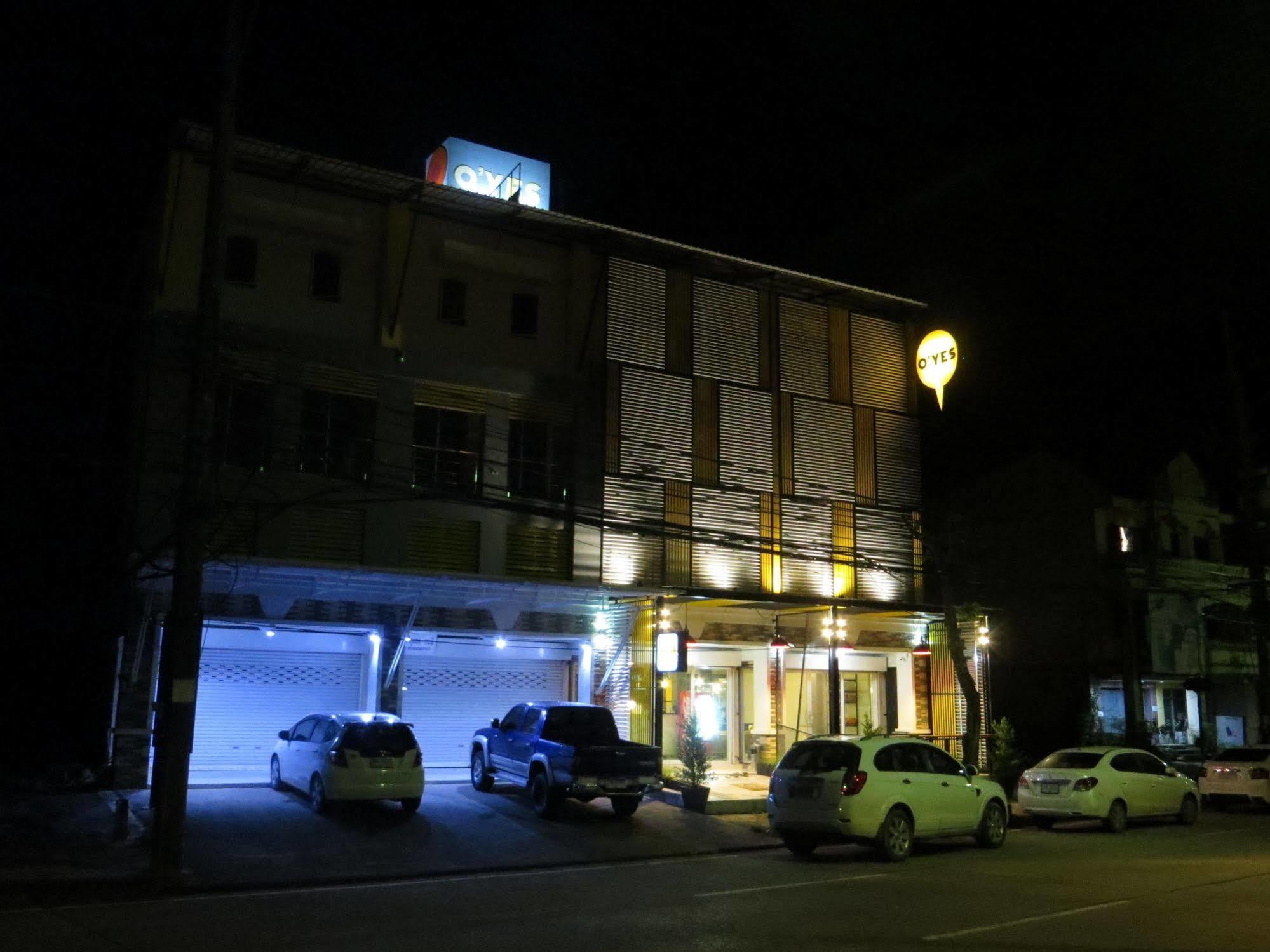 קראבי Oyes Hostel מראה חיצוני תמונה